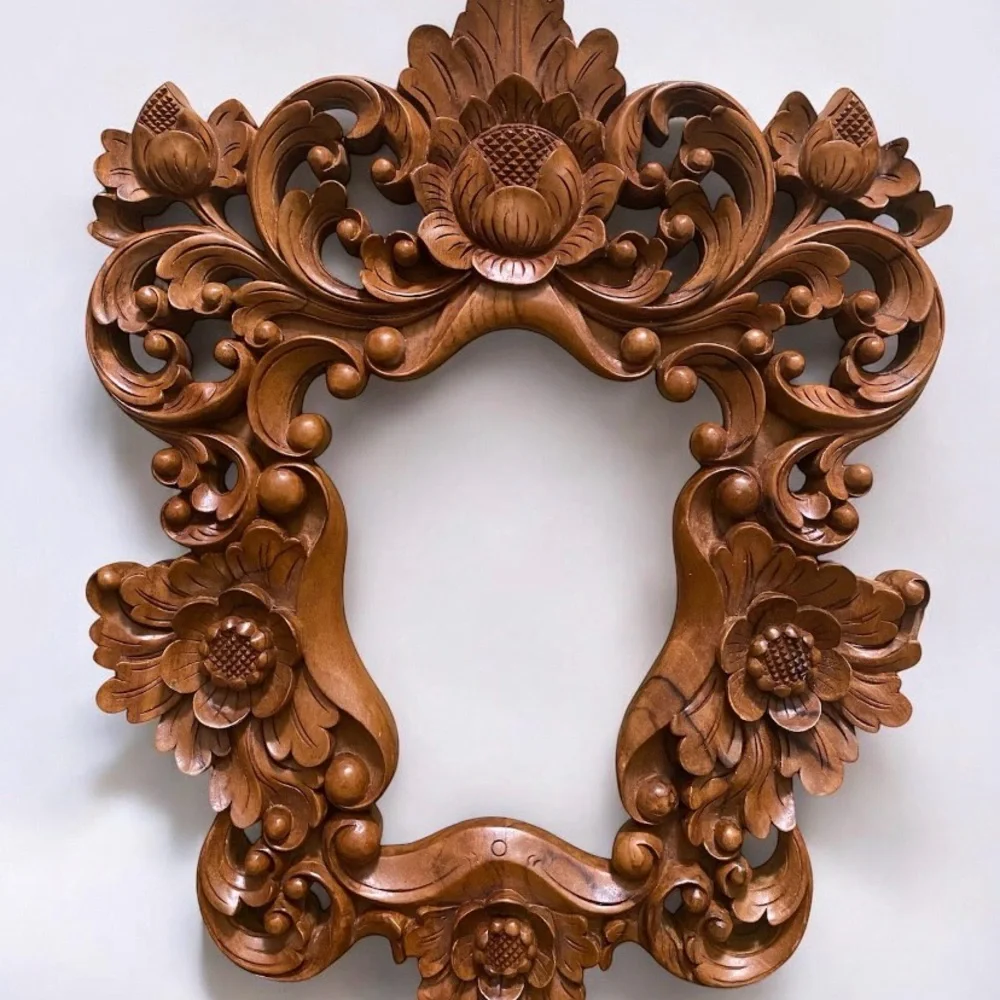 Vtg Ornate Brown Wood Wall Frame. Detailed Hand carved Mirror, photo foliage